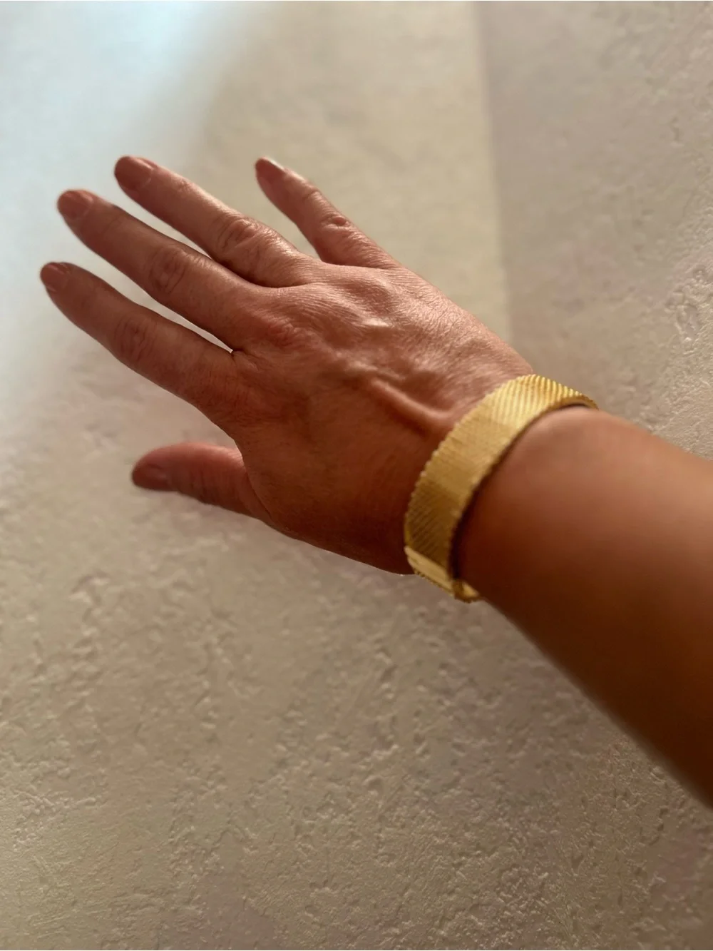 Gold Mesh Women's Bangle Bracelet - Brand Unknown